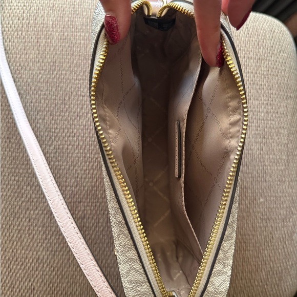 Michael Kors Cream and Pink Crossbody Bag with Gold Chain - Picture 4 of 4